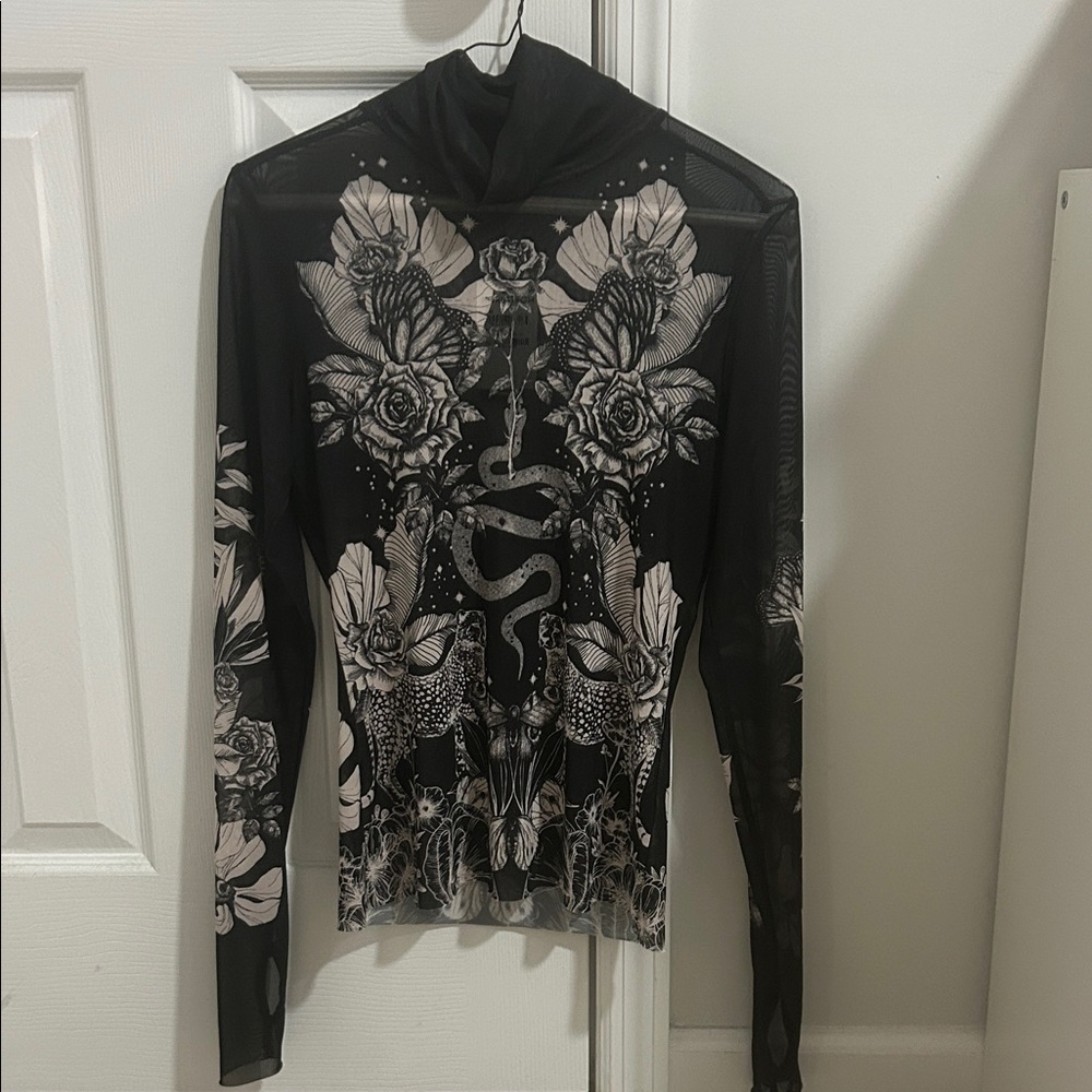 NWT! AFRM Black and White Floral Graphic Mesh Top With Thumbholes